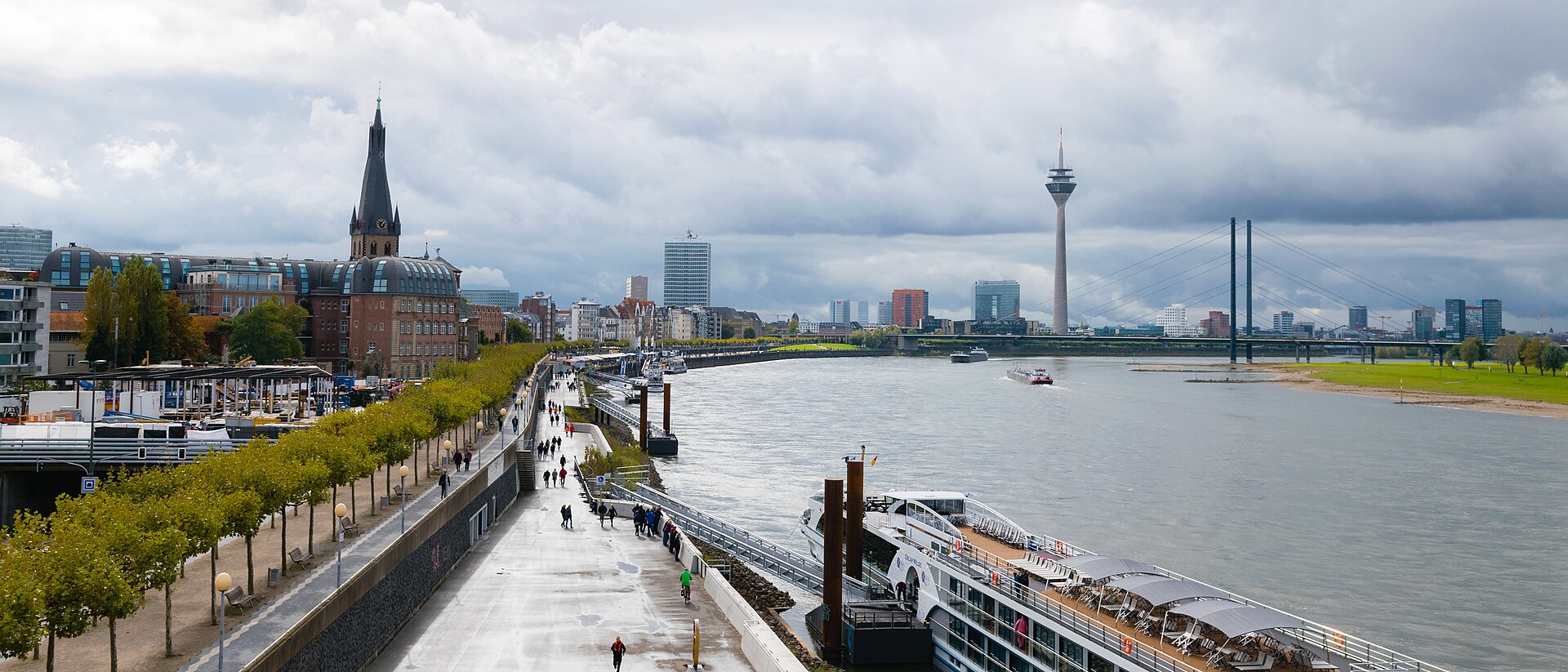 Panorama der Stadt Düsseldorf am Rhein